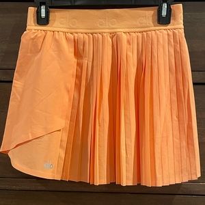 Alo Aces tennis skirt in Canteloupe